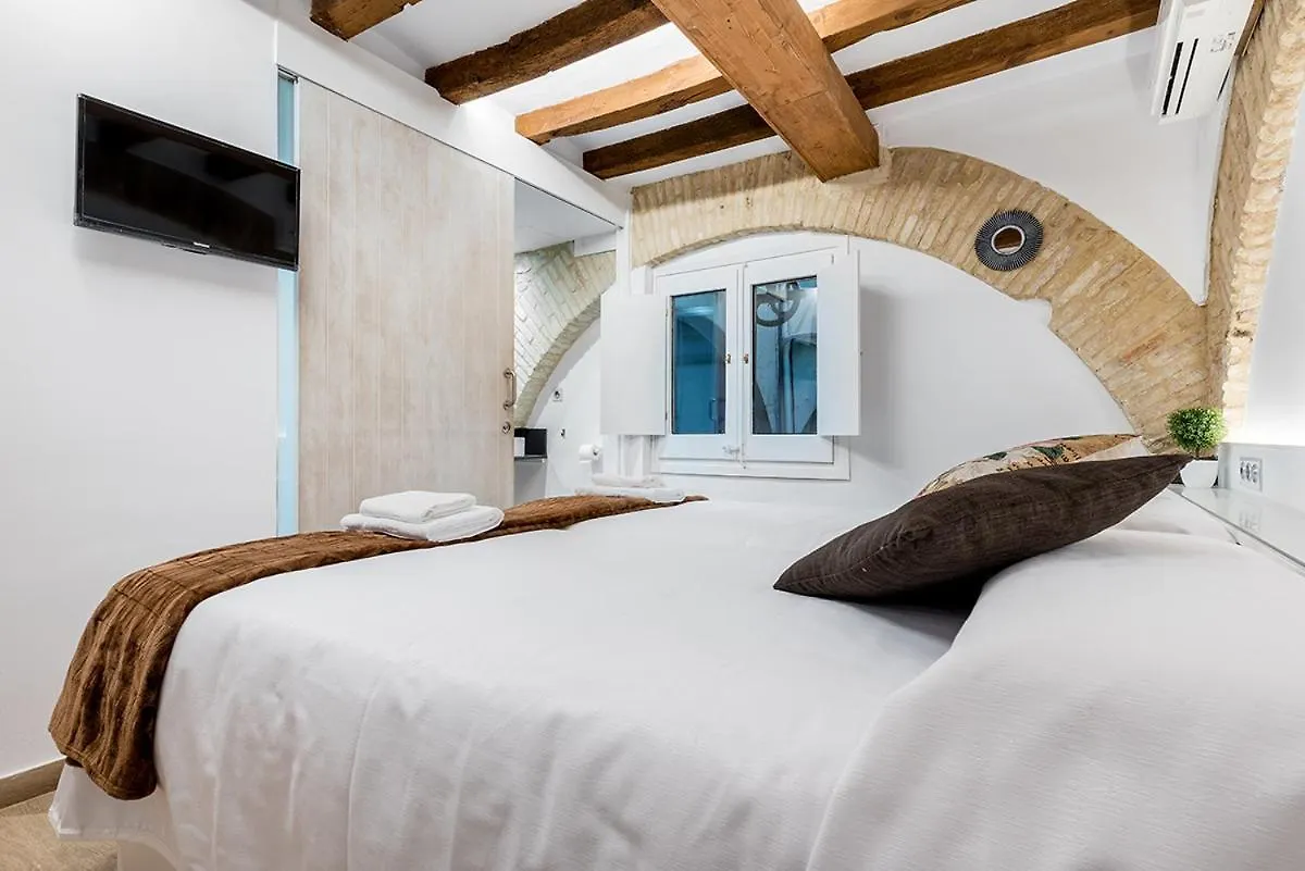 Отель Hostal 977 Таррагона