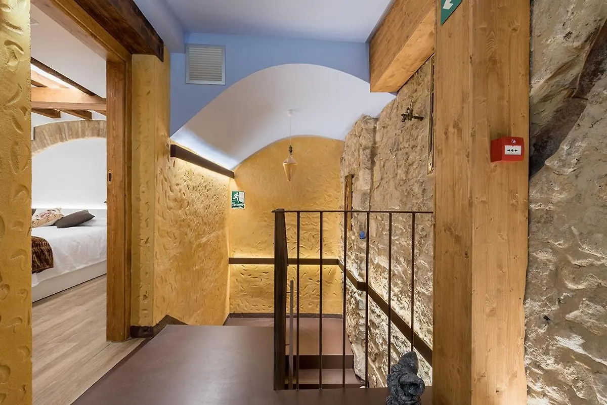 Отель Hostal 977 Таррагона