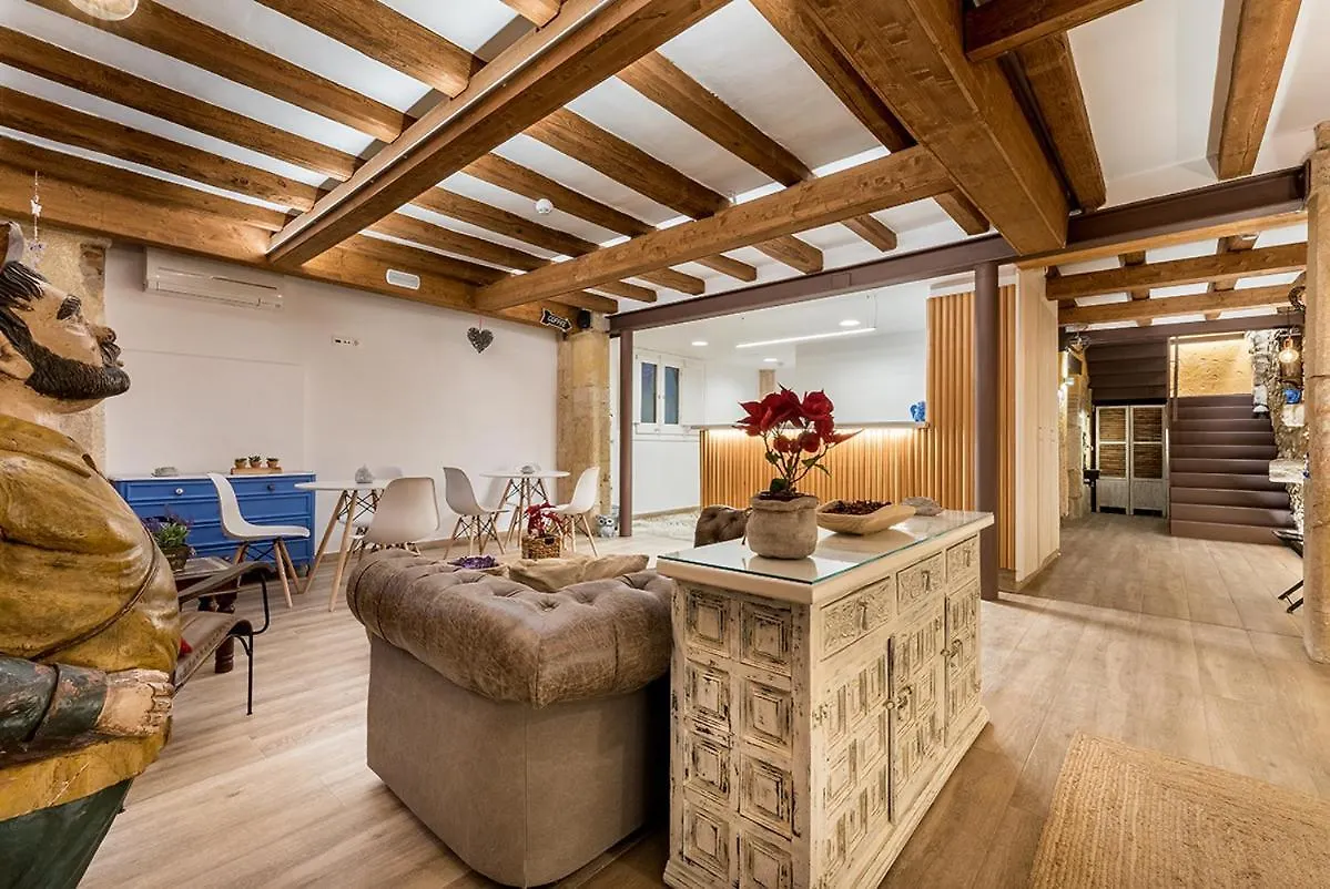 Отель Hostal 977 Таррагона