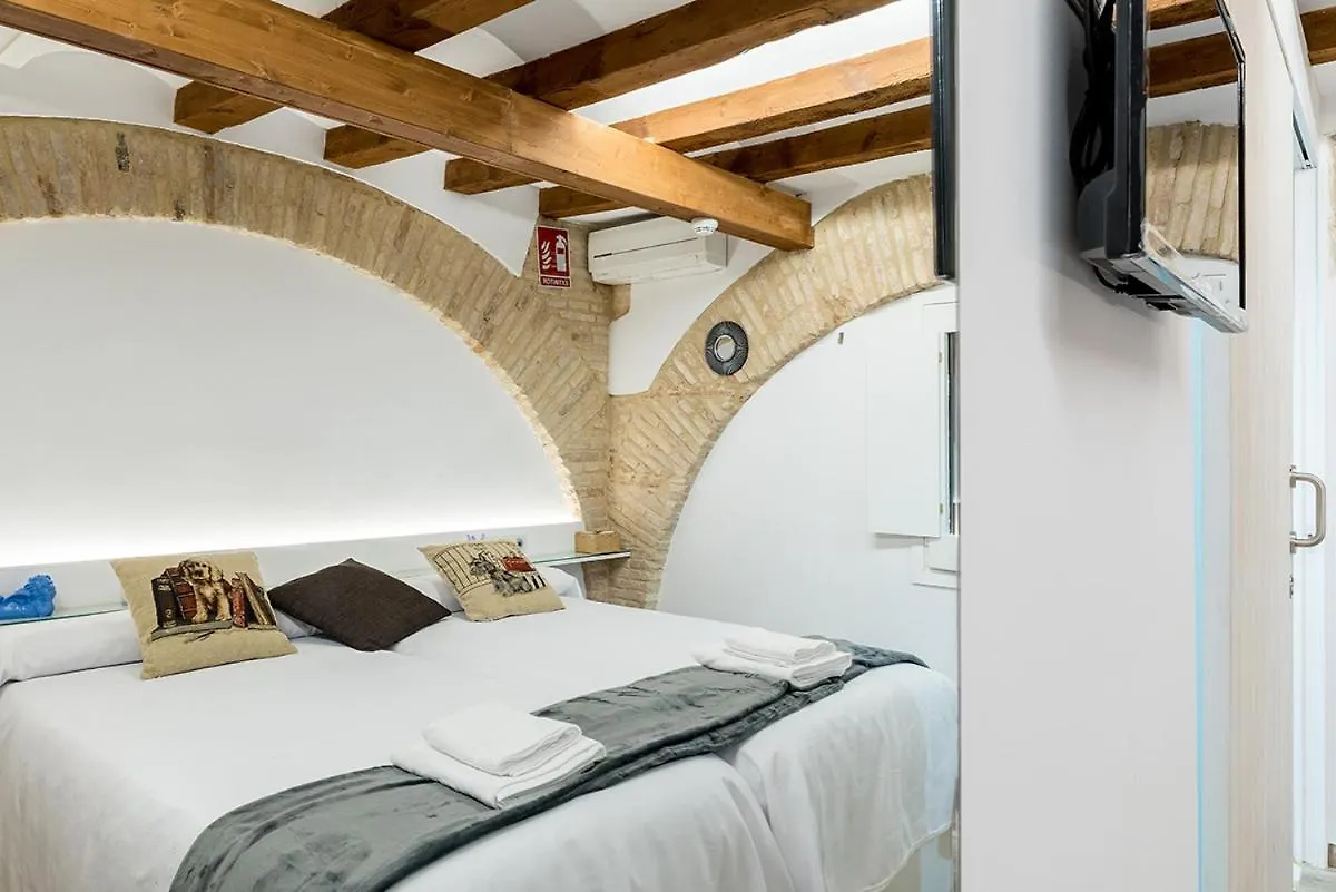 Отель Hostal 977 Таррагона