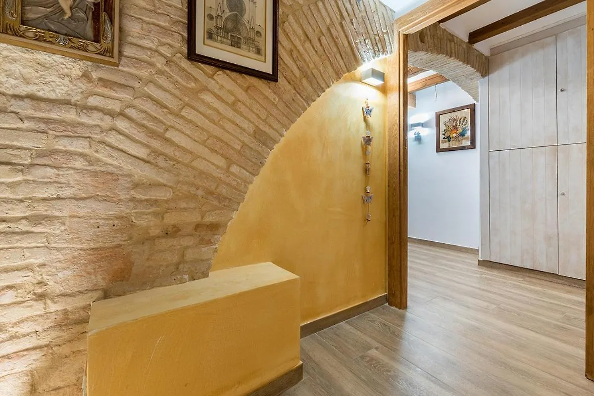 Hostal 977 Таррагона Отель
