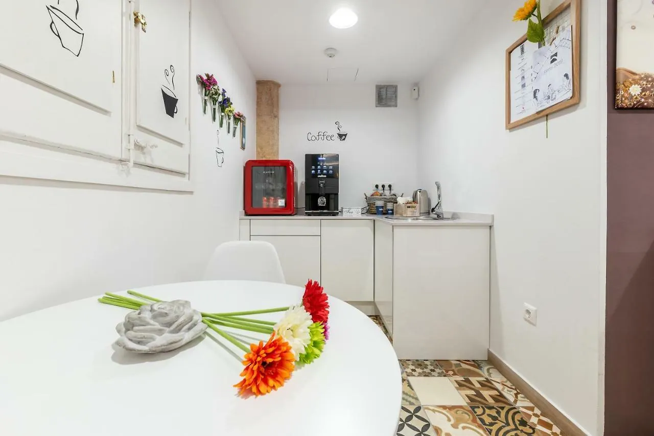 Отель Hostal 977 Таррагона